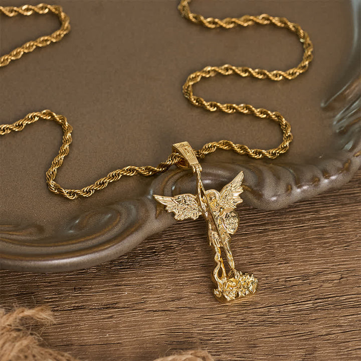 Christianartworkshop Collana con l'immagine di San Michele, realizzata in 3D e riccamente decorata: simbolo di incrollabile valore celeste. - D'oro - image 0