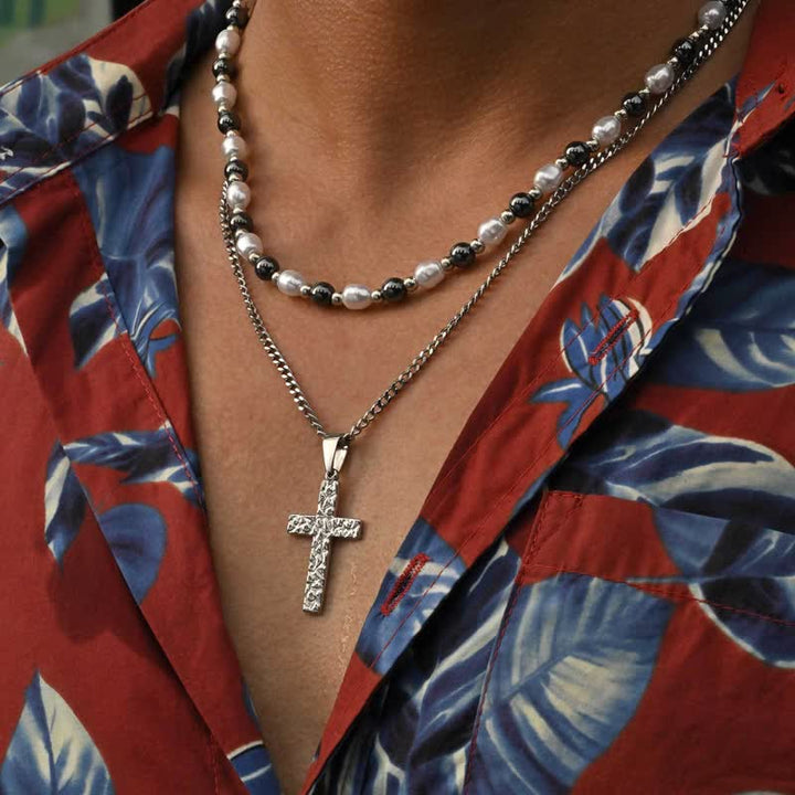 Christianartworkshop Collana con ciondolo a croce e crocifisso, pronta per essere indossata a strati, ricordo di quiete e sacra determinazione. - Catena con croce e perline - image 0