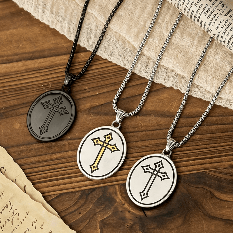 Collana con medaglione a doppia faccia raffigurante il Sacro Cuore e la Croce tricolore Christianartworkshop : emblema dell'amore divino - image 1