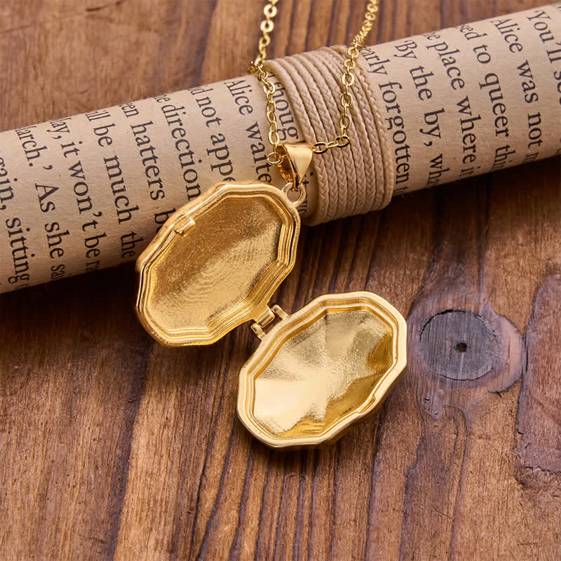 Collana con ciondolo a croce apribile e intarsio in madreperla Christianartworkshop : un ricordo dell'amore divino. - image 1