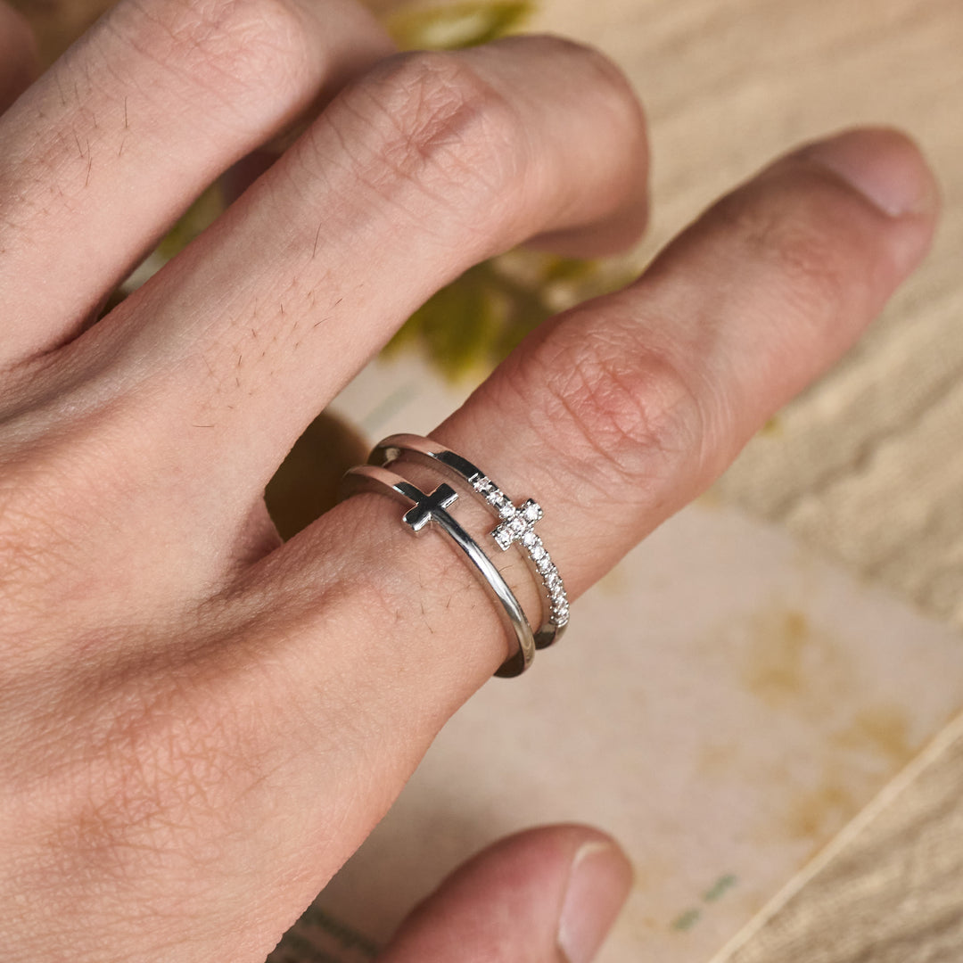 Christianartworkshop Elegante anello a doppia fascia con croce: simbolo di calma e grazia eterna. - image 5