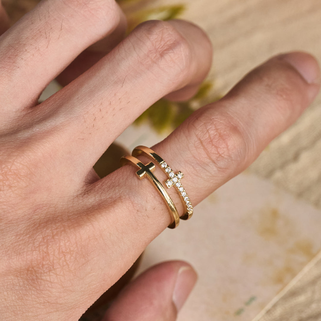 Christianartworkshop Elegante anello a doppia fascia con croce: simbolo di calma e grazia eterna. - image 2