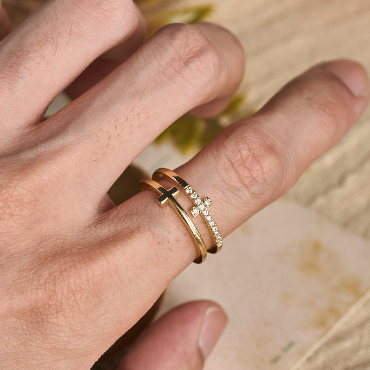Christianartworkshop Elegante anello a doppia fascia con croce: simbolo di calma e grazia eterna. - image 2