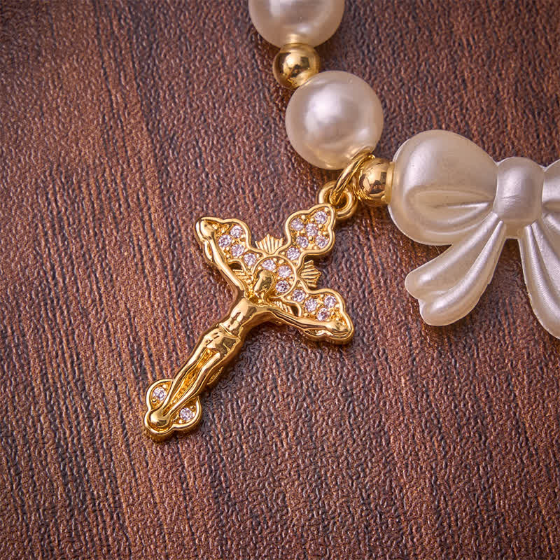 Christianartworkshop Braccialetto rosario con fiocco di perline bianche e crocifisso gioiello: emblema della dolce grazia celeste. - image 6