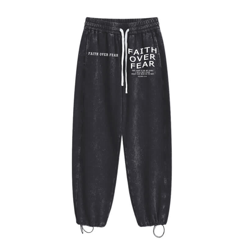 Christianartworkshop Pantaloni della tuta lavati con la scritta "La fede vince la paura". - image 10
