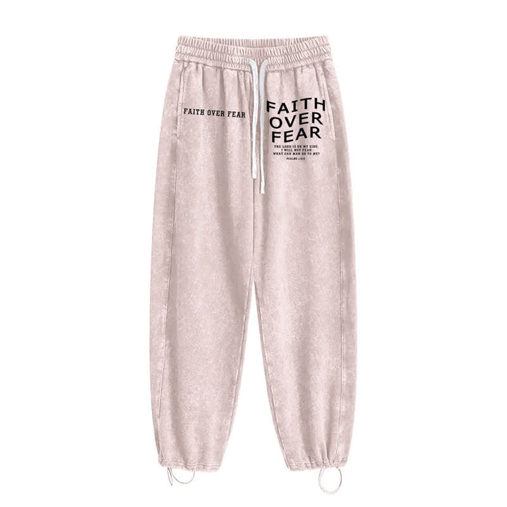 Christianartworkshop Pantaloni della tuta lavati con la scritta "La fede vince la paura". - image 34
