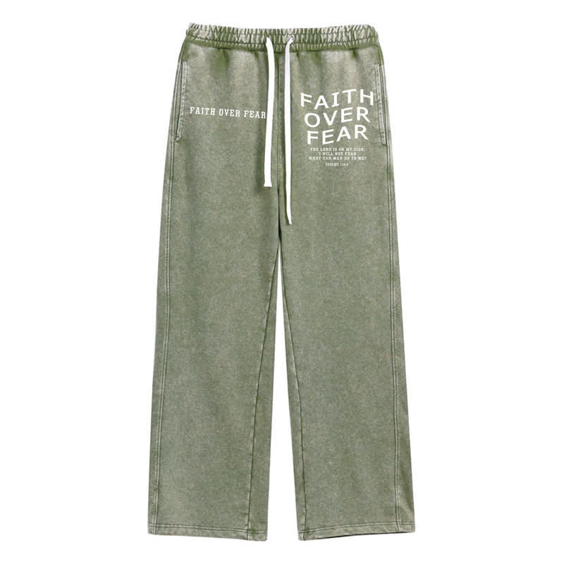 Christianartworkshop Pantaloni della tuta lavati con la scritta "La fede vince la paura". - Verde militare - 2XL - image 24