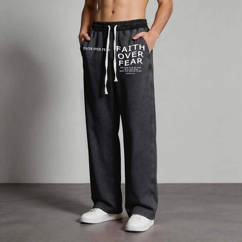 Christianartworkshop Pantaloni della tuta lavati con la scritta "La fede vince la paura". - image 12