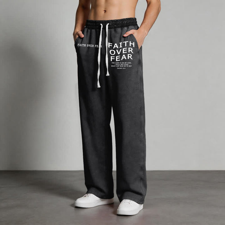 Christianartworkshop Pantaloni della tuta lavati con la scritta "La fede vince la paura". - image 12