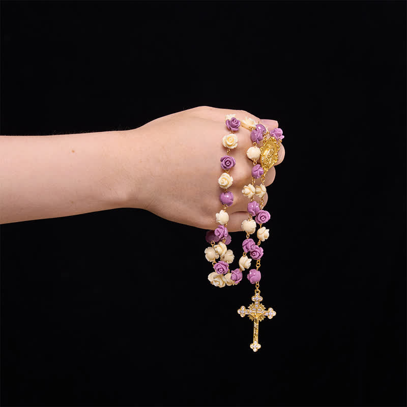 Christianartworkshop Rosario con perline color crema e viola a forma di rosa, Madonna e crocifisso gioiello: emblema della dolce grazia celeste. - image 1