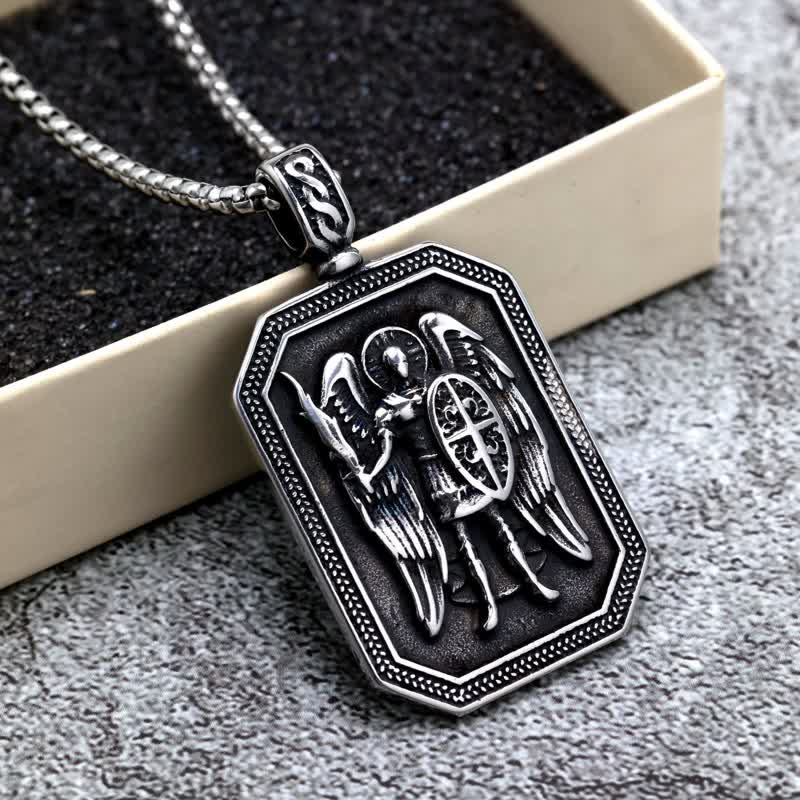Christianartworkshop Collana con catena a maglie e scatola raffigurante l'arcangelo San Michele, profondamente incisa: simbolo di protezione divina. - Argento - image 1