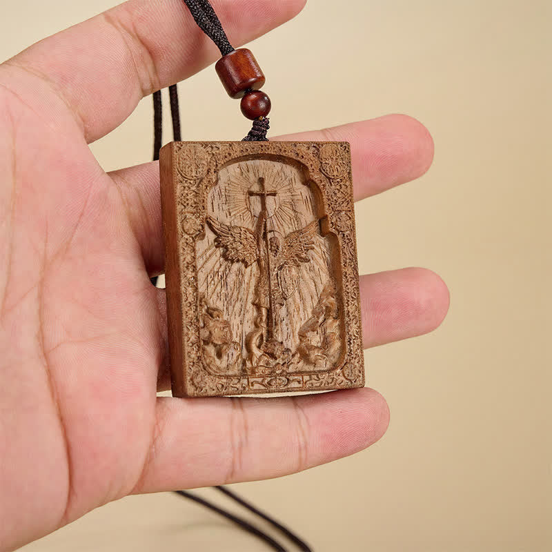 Christianartworkshop Collana sacra di San Michele in legno intagliato: emblema di incrollabile liberazione divina. - Noce americana - image 0