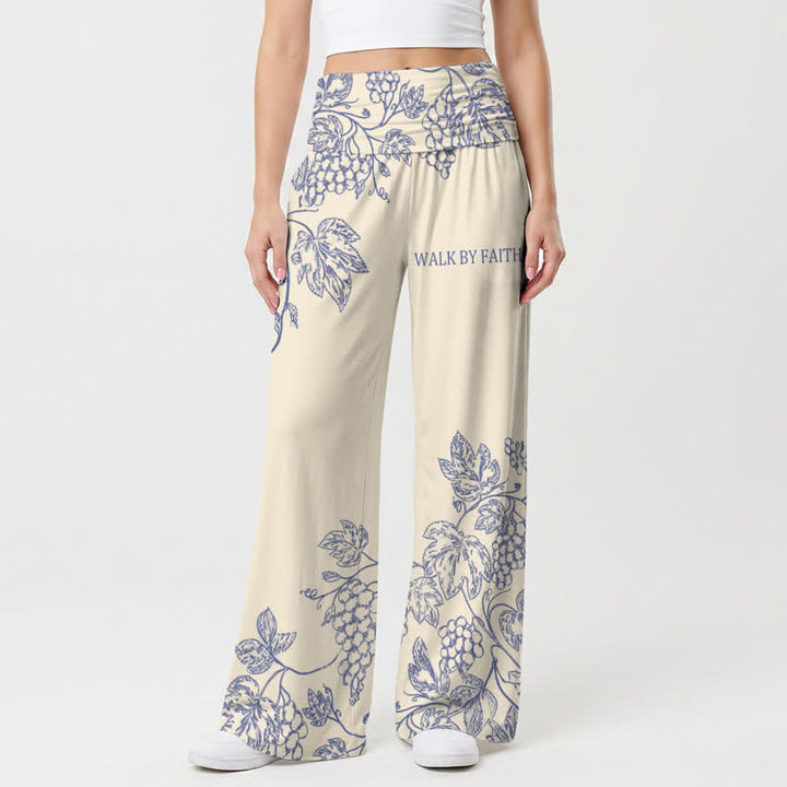Christianartworkshop Pantaloni a gamba larga da donna Walk By Faith con stampa a tralci blu. - image 2