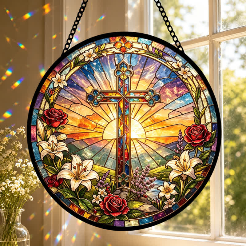 Christianartworkshop Acchiappasole in vetro con croce e ghirlanda di gigli e rose: emblema di dolce purezza divina. - image 0