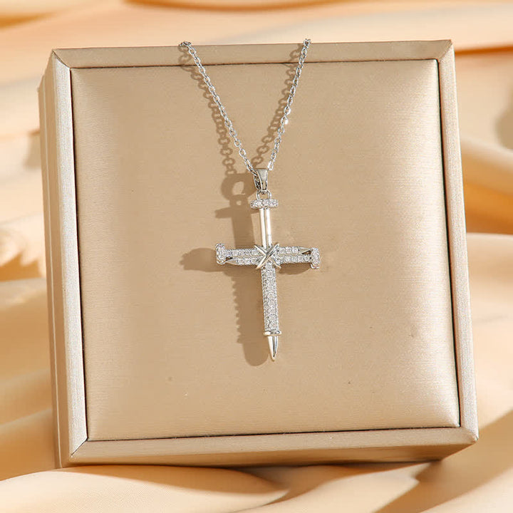 Christianartworkshop Collana con croce inchiodata in acciaio al titanio: simbolo di protezione divina senza tempo. - Argento - image 2
