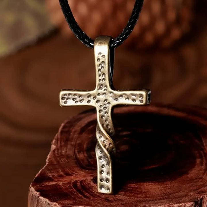 Christianartworkshop Collana con croce in lega intrecciata e dalla texture artigianale: portatrice di una serena benedizione celeste. - Attraverso - image 0