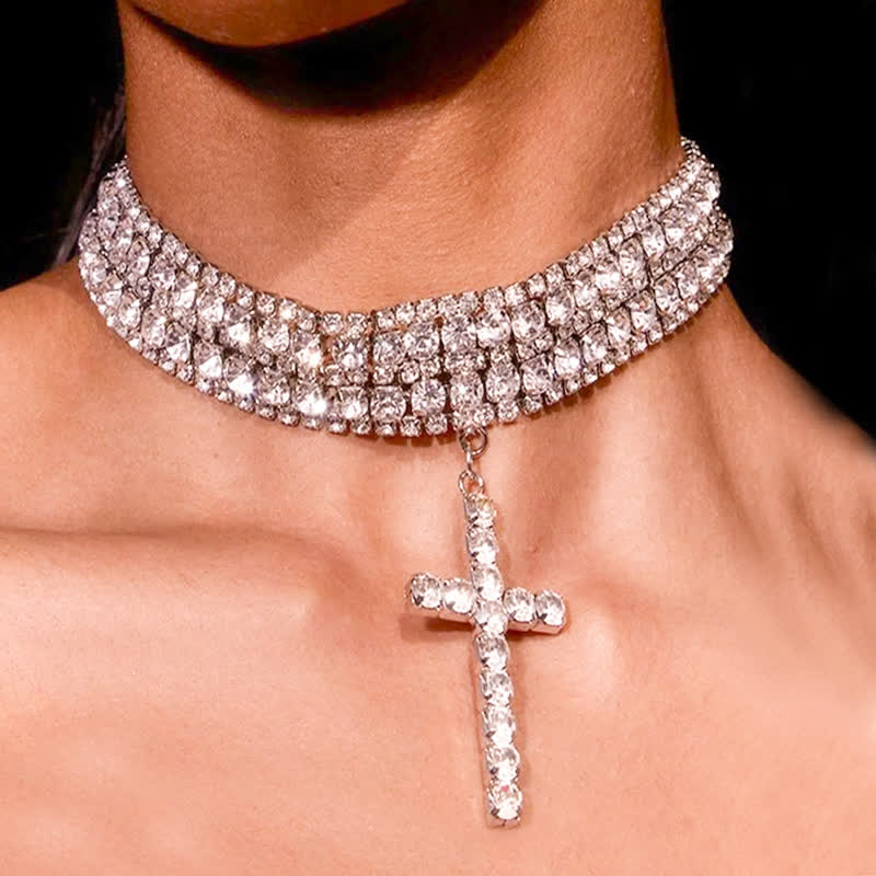 Christianartworkshop Collana girocollo con croce e strass scintillanti: simbolo di infallibile grazia divina - Argento - image 0