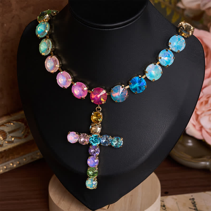 Christianartworkshop Collana con croce in rame impreziosita da gioielli, che cattura lo sguardo: messaggera di splendore celeste. - image 1