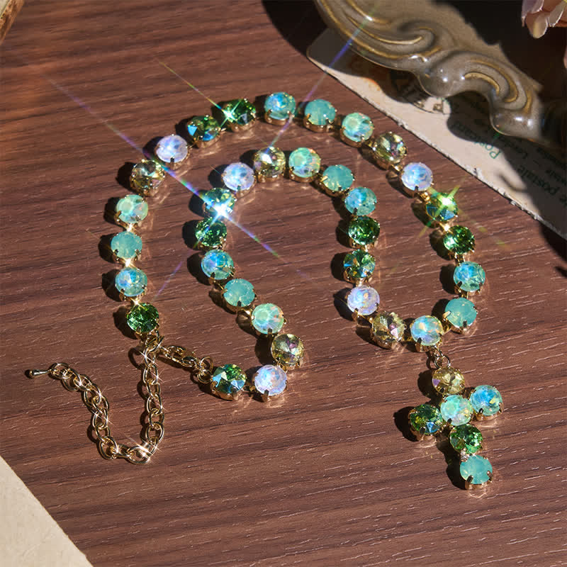 Christianartworkshop Collana Statement Rivoli con croce in rame e cristalli: simbolo di incrollabile maestà divina - Verde - image 0