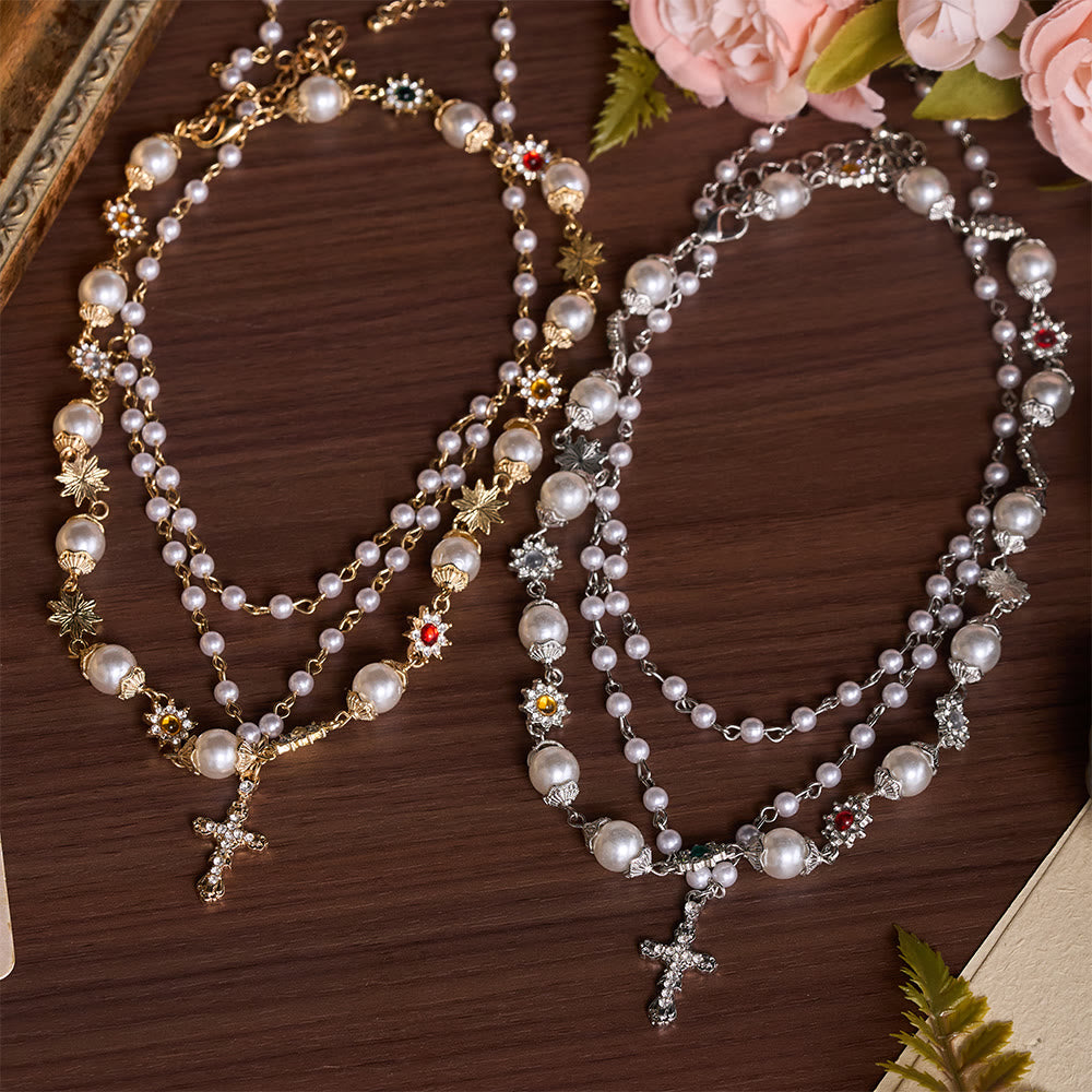Christianartworkshop Collana a più livelli con croce di perle finte: simbolo di delicata protezione divina. - image 3