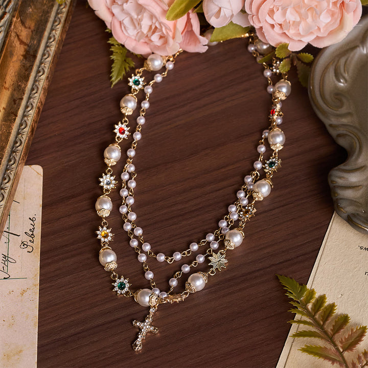 Christianartworkshop Collana a più livelli con croce di perle finte: simbolo di delicata protezione divina. - image 4