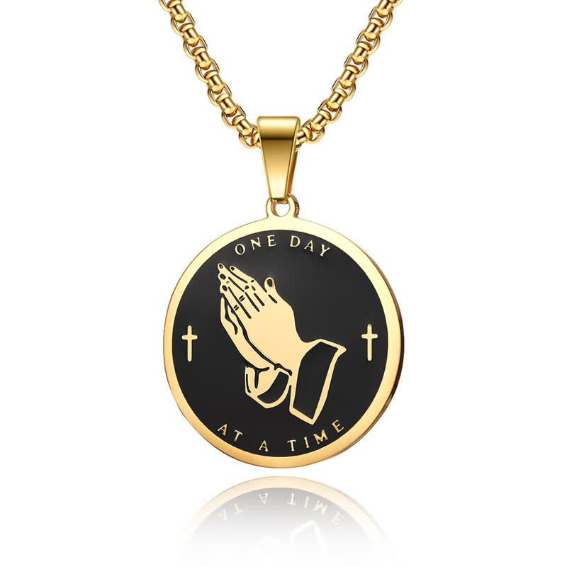 Christianartworkshop Collana con ciondolo a doppia faccia raffigurante le mani in preghiera della serenità: simbolo di una calma divina duratura. - image 3