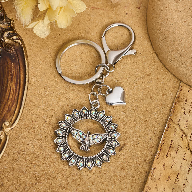 Christianartworkshop Portachiavi vintage con strass dello Spirito Santo: simbolo di quiete, devozione e calma. - Spirito Santo - image 0