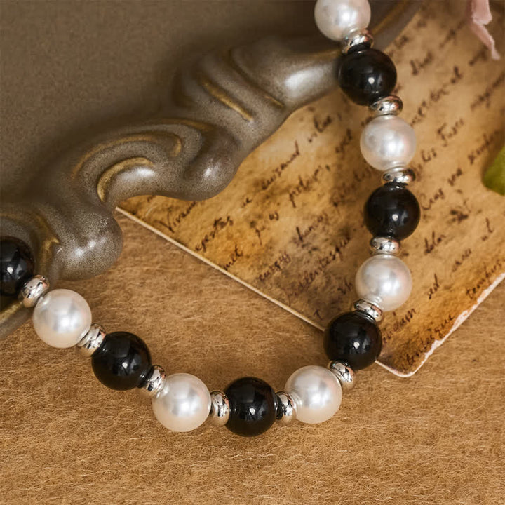 Christianartworkshop Collana con croce di perle scintillanti e lucide: segno di una costante guida celeste. - image 3