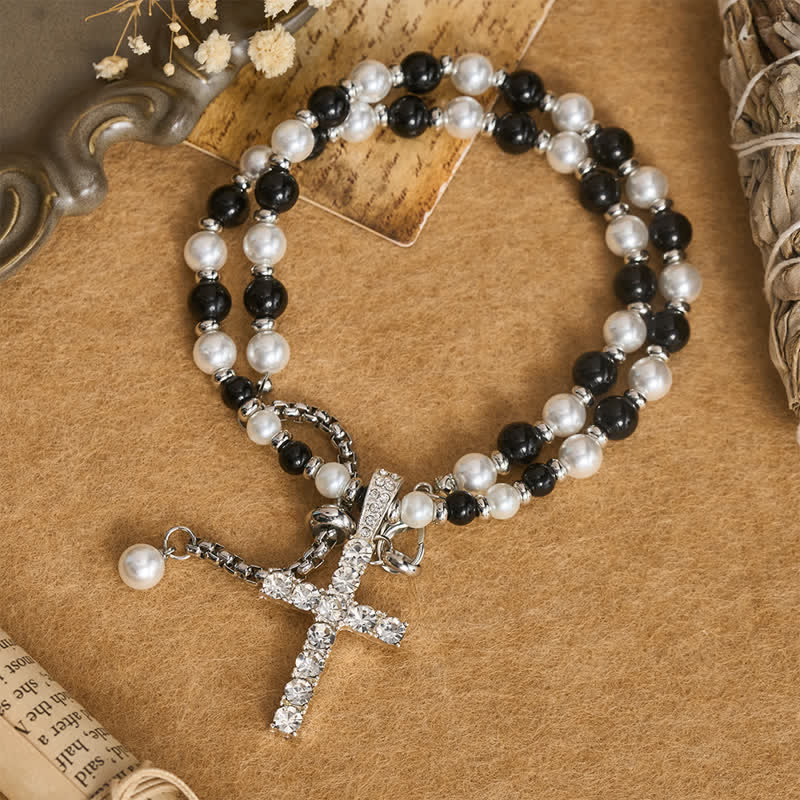 Christianartworkshop Collana con croce di perle scintillanti e lucide: segno di una costante guida celeste. - image 2