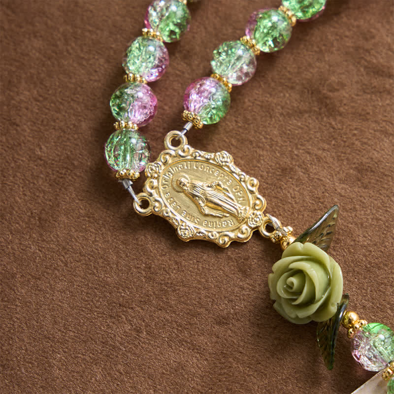 Christianartworkshop Rosario con croce della Madonna, perline di vetro sfaccettate rosa e verdi effetto craquelé, con motivo floreale a rosa. - image 6