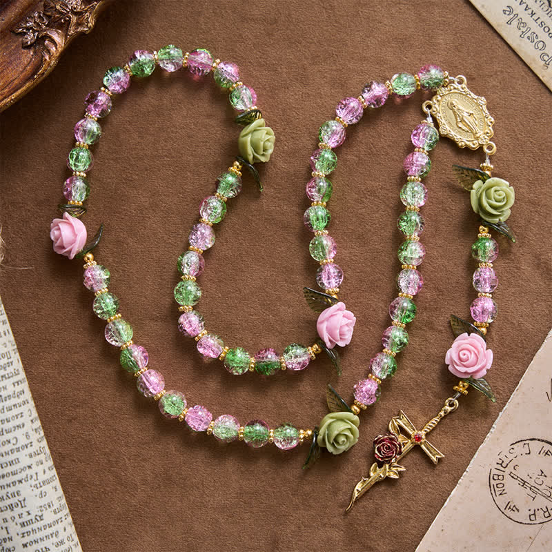Christianartworkshop Rosario con croce della Madonna, perline di vetro sfaccettate rosa e verdi effetto craquelé, con motivo floreale a rosa. - image 3