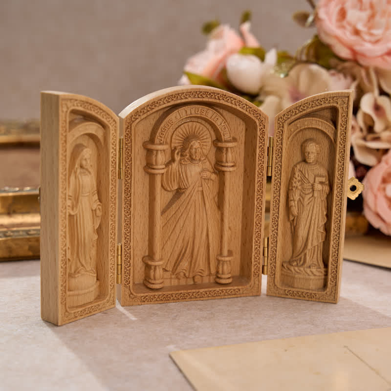 Christianartworkshop Trittico vintage in legno di faggio intagliato con cornice ad arco: segno di dolce e divina consolazione. - Gesù, la Madonna e San Giuseppe - image 0