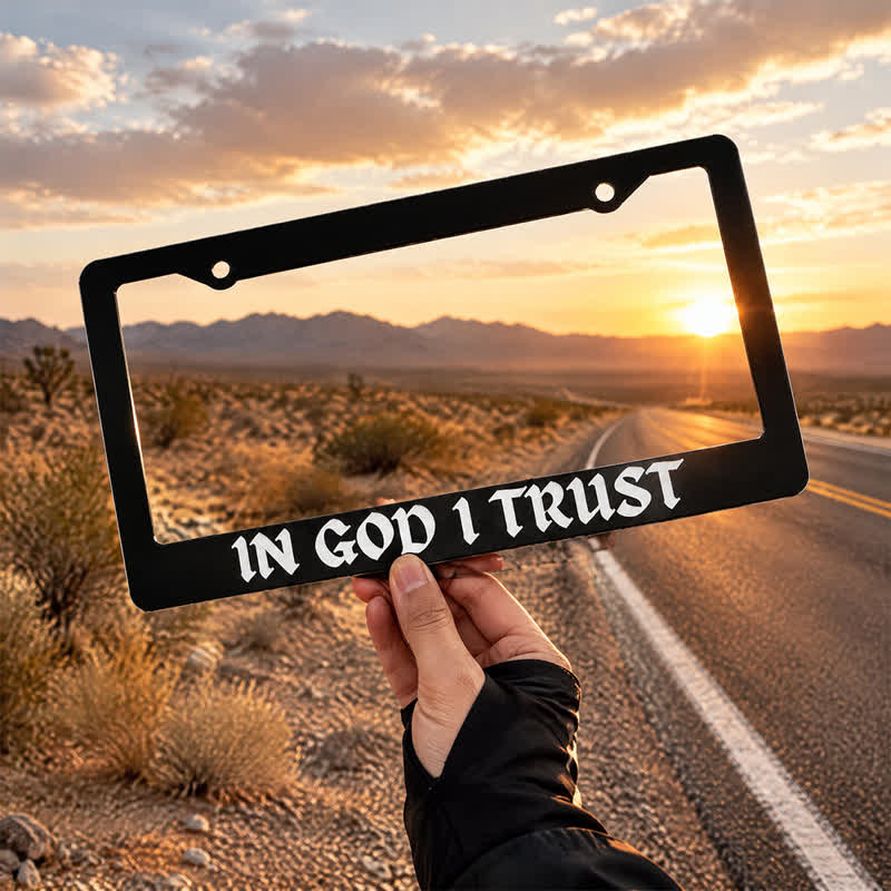 Christianartworkshop Telaio per auto con la scritta "In God I Trust" (In Dio confido): simbolo di serena compagnia celeste. - image 1