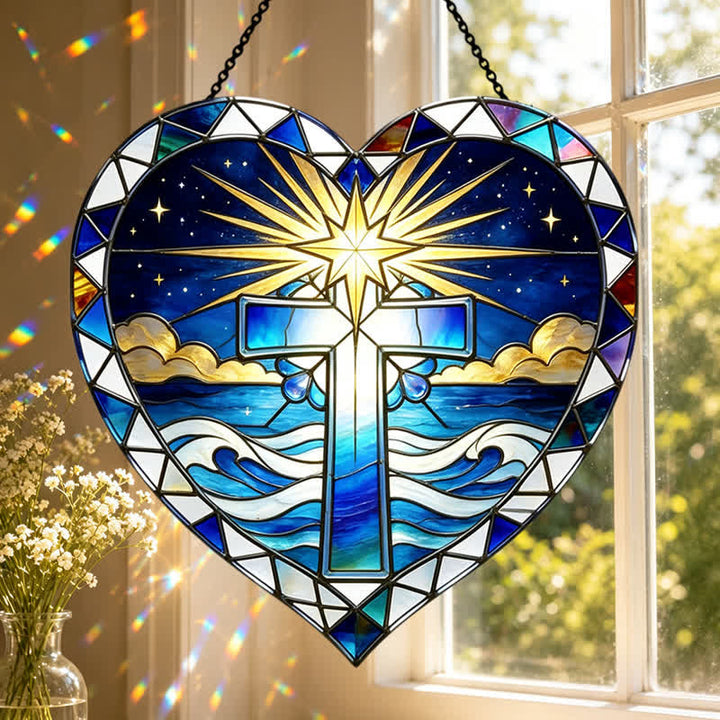 Christianartworkshop Elegante acchiappasole in vetro con contorno a forma di cuore e croce: emblema di calda e sacra grazia. - image 0