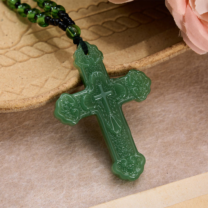 Ciondolo a croce in vetro testurizzato con filo di perline Christianartworkshop : emblema di serena grazia divina. - Verde scuro - image 9
