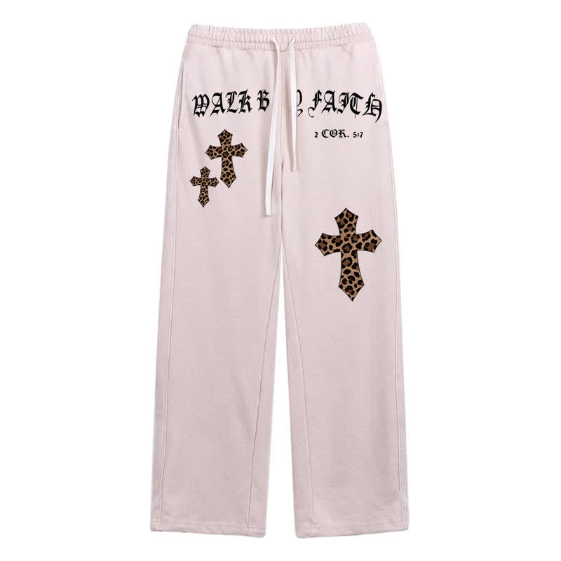 Christianartworkshop Pantaloni della tuta Walk By Faith con stampa leopardata e croce, colore rosa cipria. - Beige - 2XL - image 0