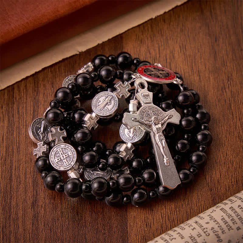 Christianartworkshop Elegante rosario con perline in acrilico nero e medaglie di San Benedetto: emblema di incrollabile protezione celeste. - image 3