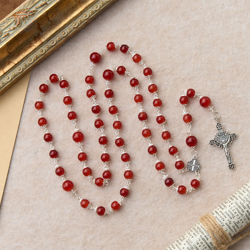 Christianartworkshop Rosario con perle di vetro rosse lucide e croce di Gerusalemme: emblema della nobile redenzione celeste. - image 3