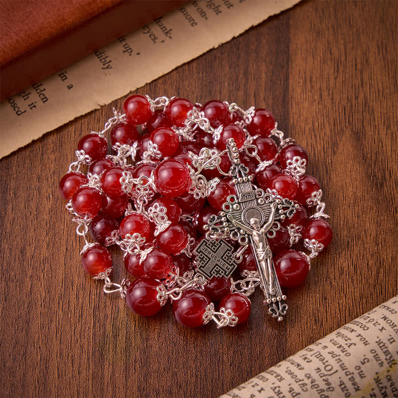 Christianartworkshop Rosario con perle di vetro rosse lucide e croce di Gerusalemme: emblema della nobile redenzione celeste. - image 5