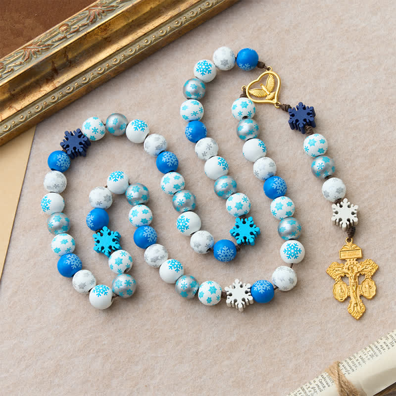 Christianartworkshop Rosario con perline di legno a forma di fiocco di neve e medaglia a forma di cuore dello Spirito Santo: emblema di pura serenità celeste. - image 4