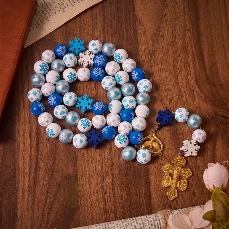 Christianartworkshop Rosario con perline di legno a forma di fiocco di neve e medaglia a forma di cuore dello Spirito Santo: emblema di pura serenità celeste. - image 2
